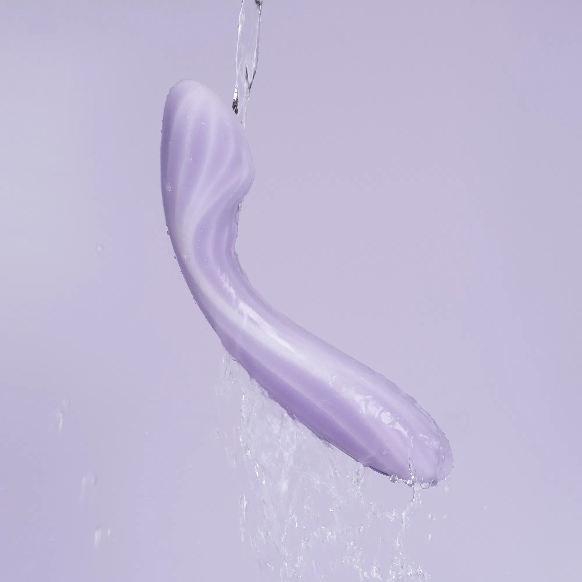 Svakom Margot vibrator zijaanzicht toont ergonomische gebogen vorm