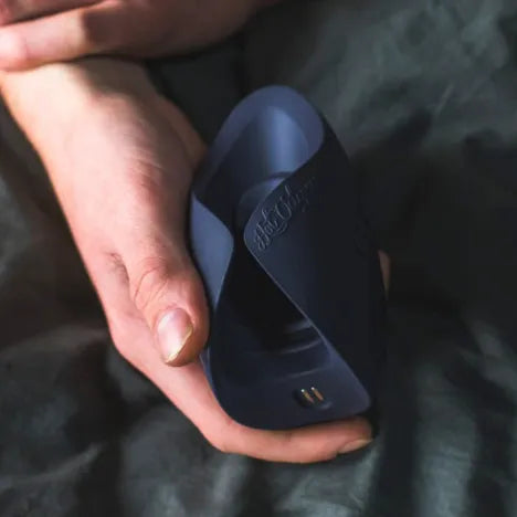 Octopuss Pulse Duo zijaanzicht toont ergonomisch design voor comfortabel gebruik tijdens intimiteit