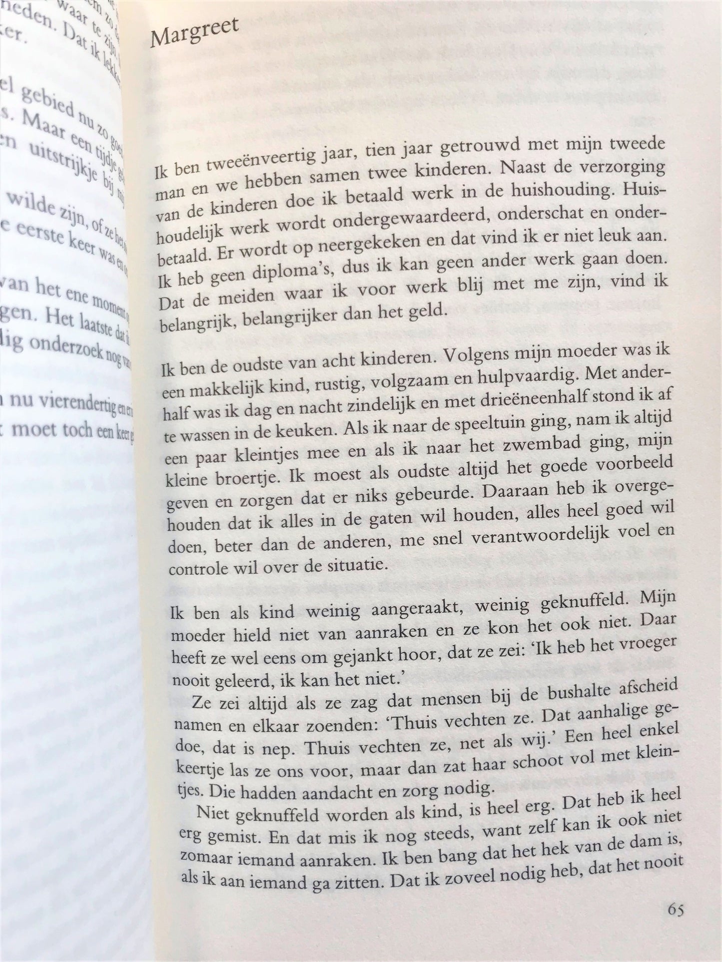Sfeervolle presentatie van het vaginisme boek De gesloten vrouw in natuurlijke omgeving