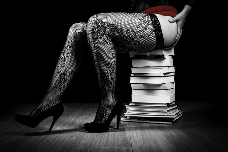 Boek Ero Scripta met verzameling erotische verhalen van uitgeverij De Paarse Keizerin op witte achtergrond