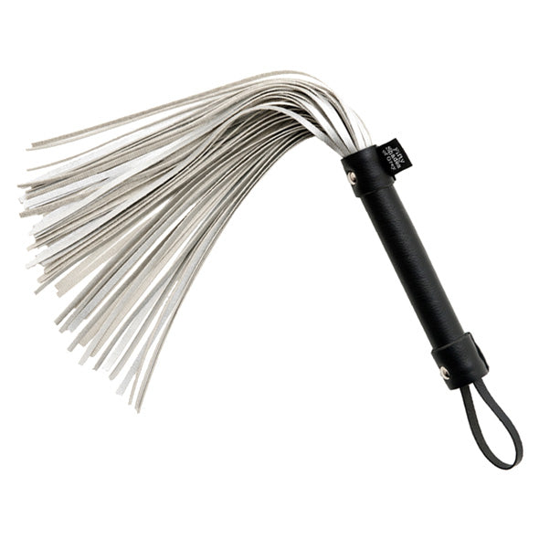 Zwart leren flogger met witte suède slierten en polslus uit Fifty Shades of Grey collectie