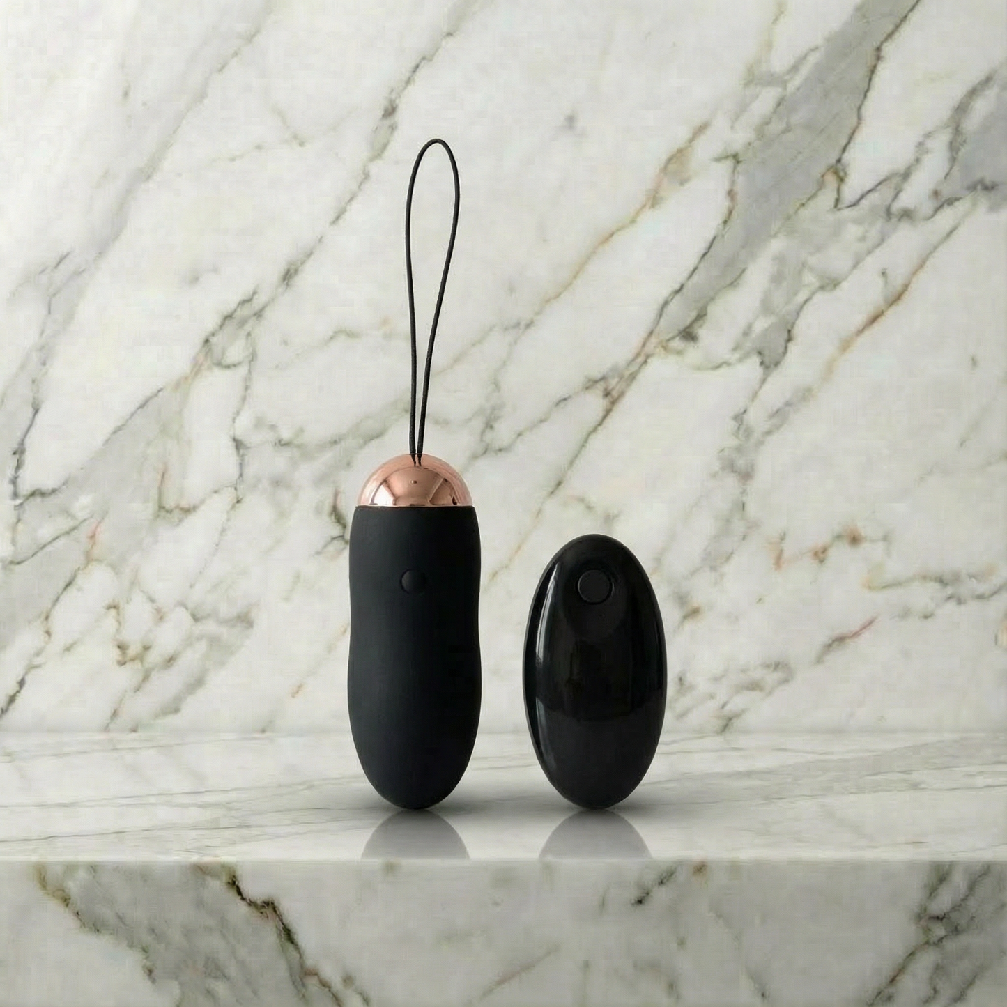 Sinistra vibrerend ei van De Paarse Keizerin op witte achtergrond