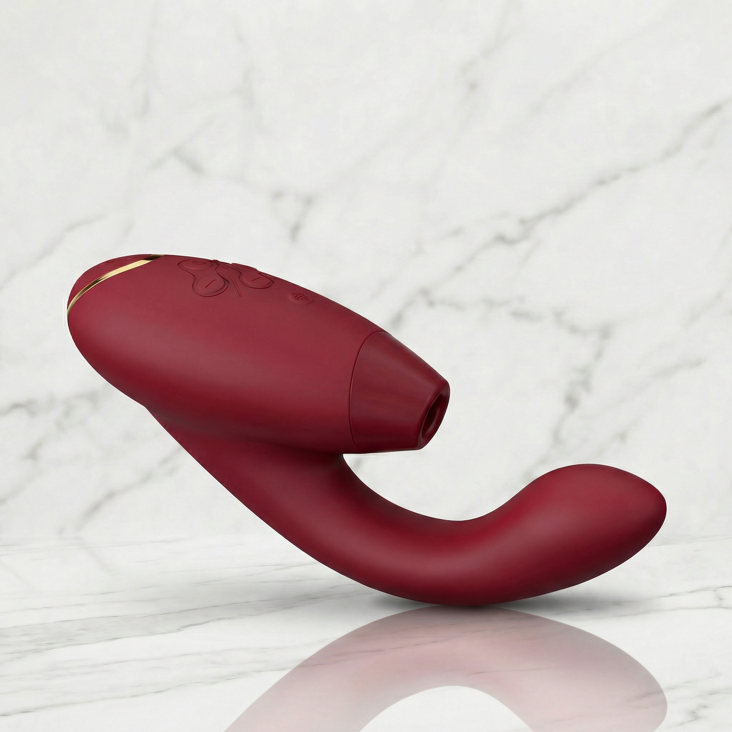 Zwarte Womanizer Duo 2 rabbit vibrator vooraanzicht op witte achtergrond