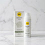 Pjur Organic Care intieme crème 50 ml, witte pompflacon naast kartonnen verpakking met groene bladmotieven
