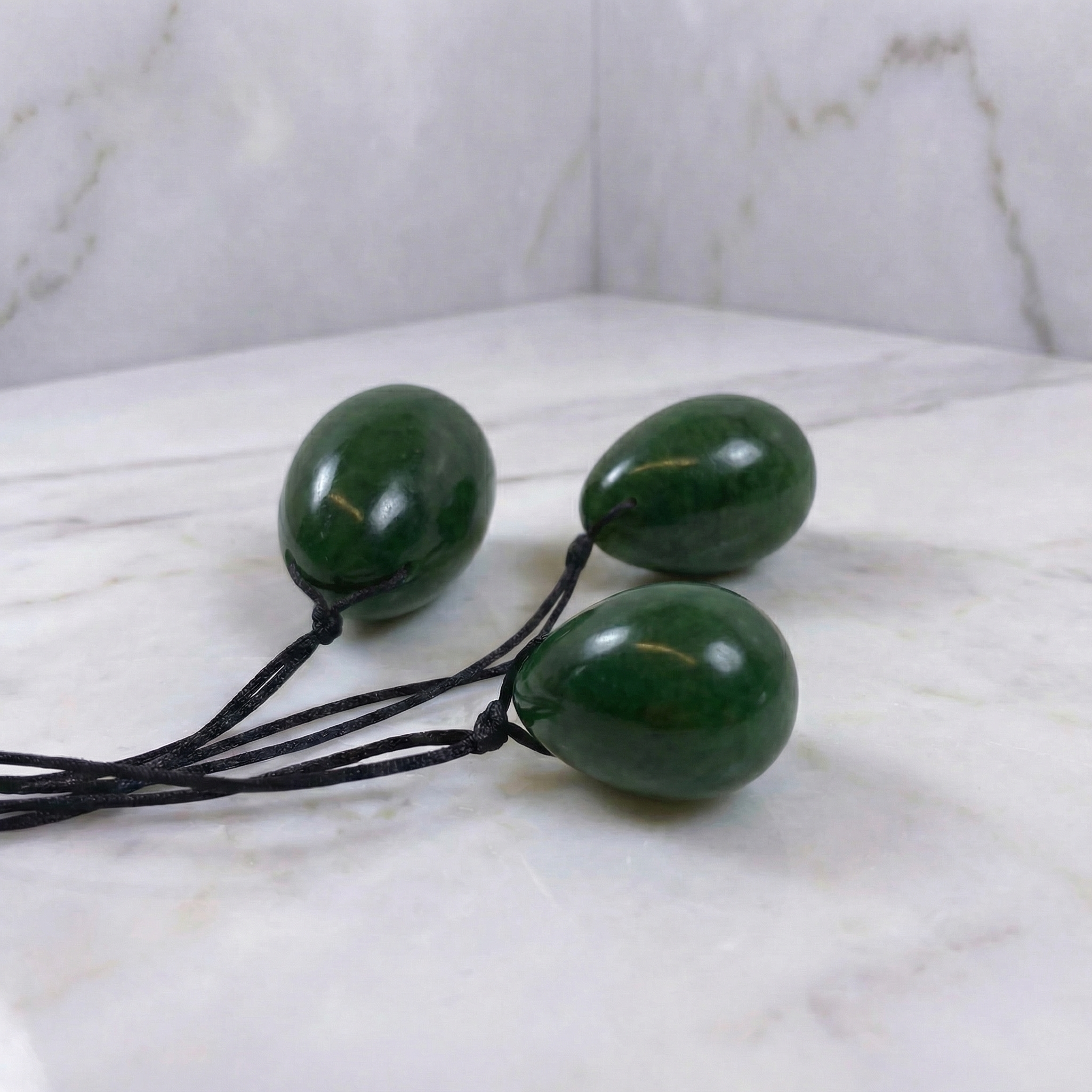 Setje yoni eitjes van donkergroene Jade (kleinere maten)