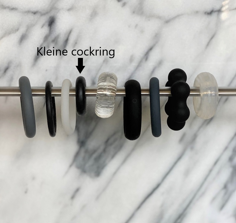 Kleine cockring van De Paarse Keizerin op witte achtergrond, simpel en effectief design