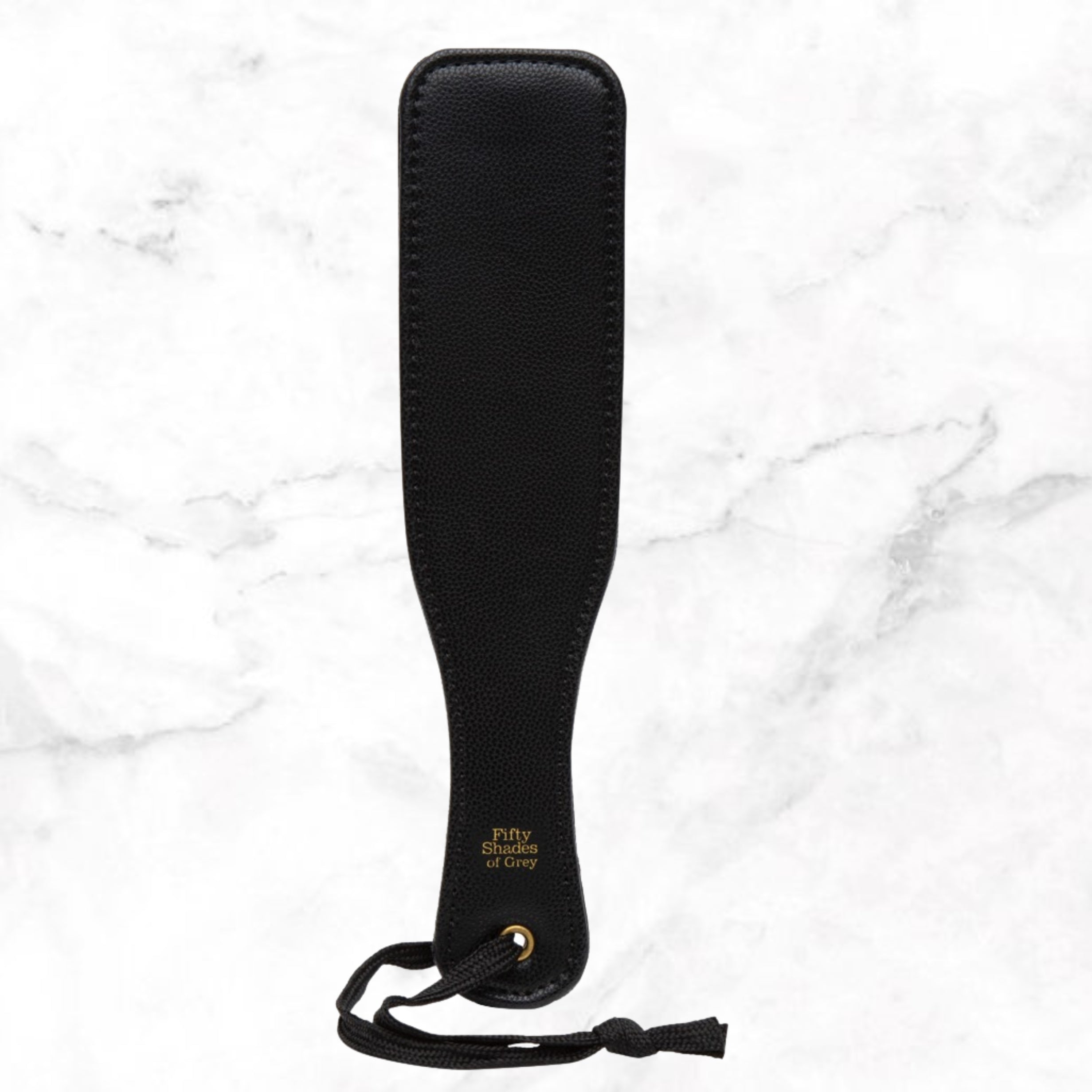 Zijaanzicht van paarse beginners paddle met ergonomische handgreep en gladde oppervlakte