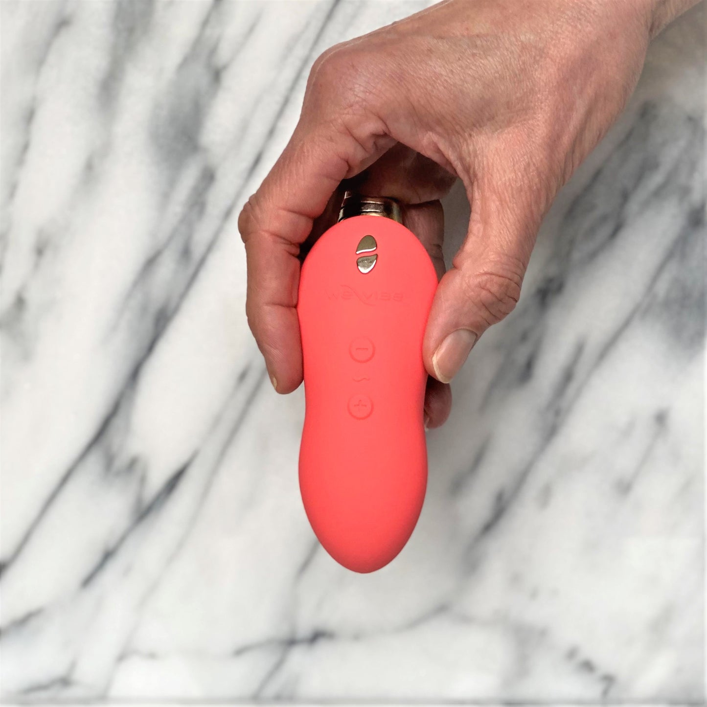 We-Vibe Touch X oranje verpakking met accessoires en gebruiksaanwijzing